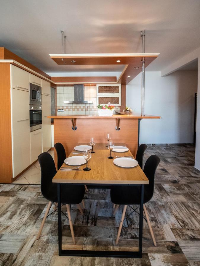 Apartment Sportovcu 9 *